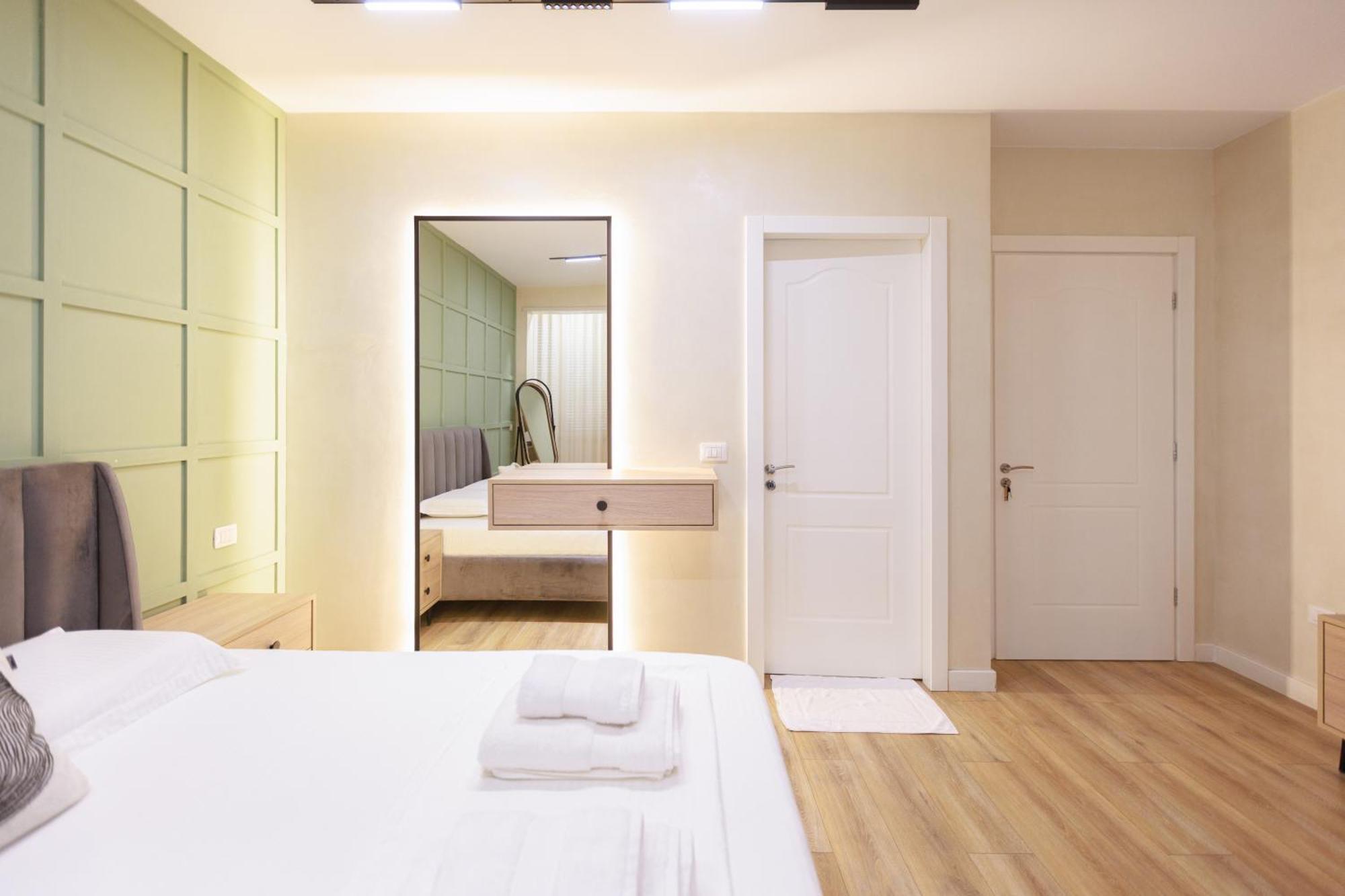 Syncron In The Center Of Appartement Tirana